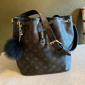 Auth Louis Vuitton Petite Noe w new black leather and new strap